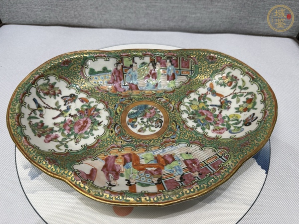 古玩陶瓷人物花鳥蝶紋廣彩盤真品鑒賞圖