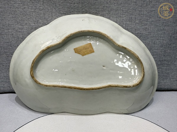 古玩陶瓷人物花鳥蝶紋廣彩盤真品鑒賞圖