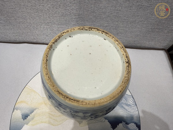 古玩陶瓷纏枝花卉紋青花罐真品鑒賞圖