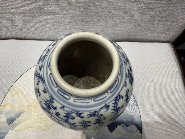 古玩陶瓷纏枝花卉紋青花罐拍賣，當(dāng)前價(jià)格300元