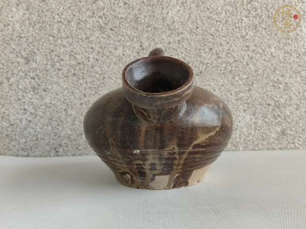 古玩陶瓷褐釉提梁壺真品鑒賞圖