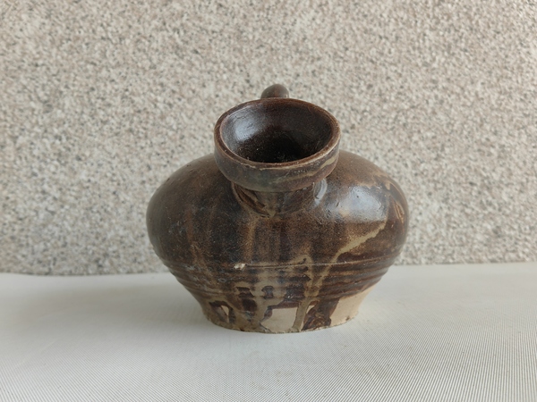 古玩陶瓷褐釉提梁壺拍賣，當(dāng)前價(jià)格580元