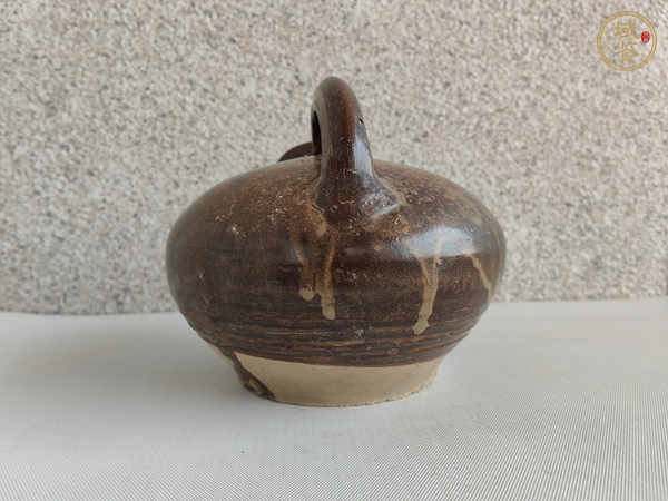 古玩陶瓷褐釉提梁壺真品鑒賞圖