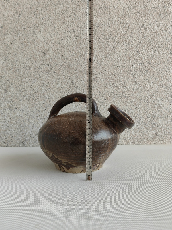 古玩陶瓷褐釉提梁壺拍賣，當(dāng)前價(jià)格580元