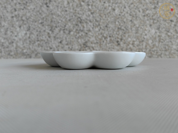 古玩陶瓷白釉調(diào)色盤真品鑒賞圖