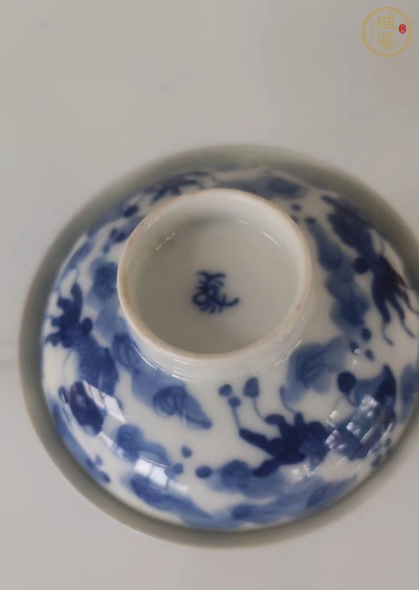 古玩陶瓷魚藻紋青花蓋碗真品鑒賞圖