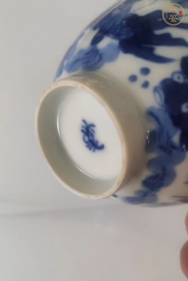 古玩陶瓷魚藻紋青花蓋碗真品鑒賞圖