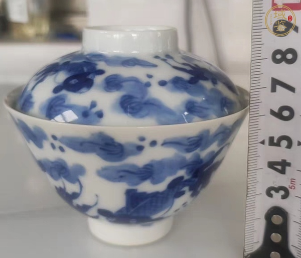 古玩陶瓷魚藻紋青花蓋碗真品鑒賞圖