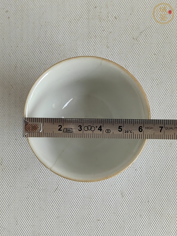 古玩陶瓷魚藻紋礬紅杯真品鑒賞圖
