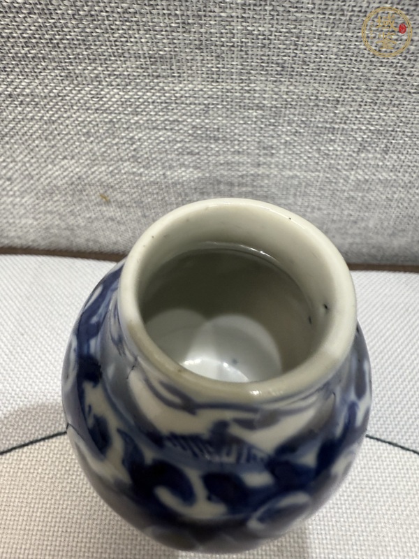 古玩陶瓷花卉紋青花瓶真品鑒賞圖