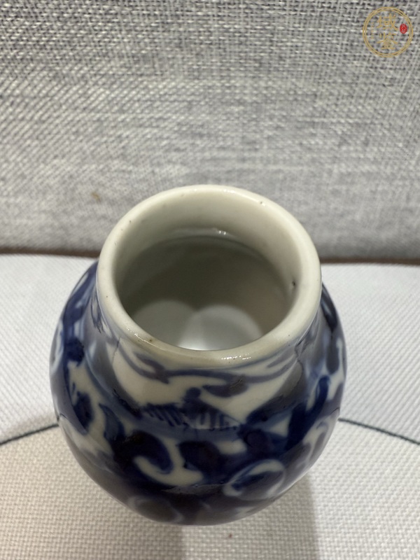 古玩陶瓷花卉紋青花瓶真品鑒賞圖
