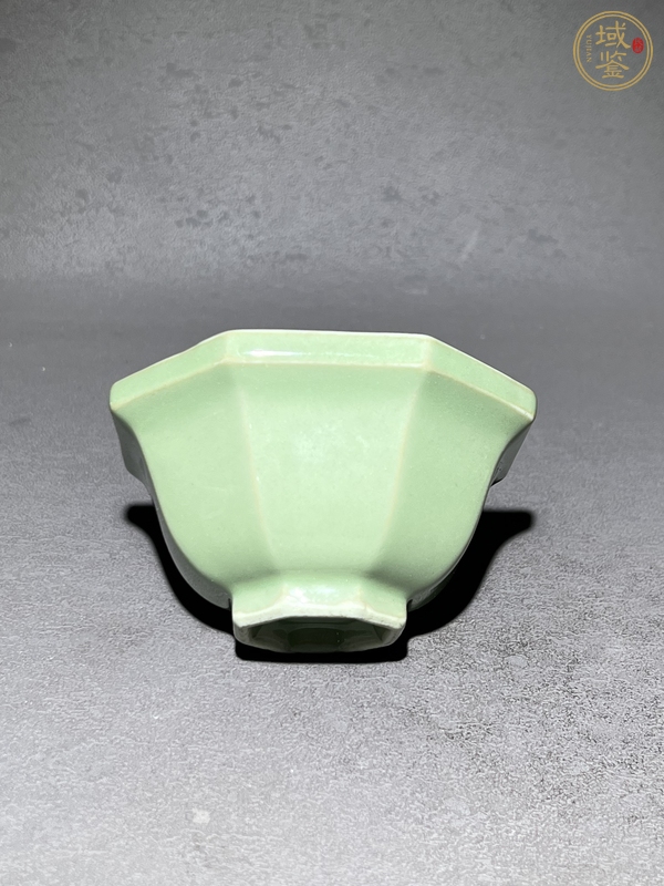 古玩豆青釉八方碗真品鑒賞圖