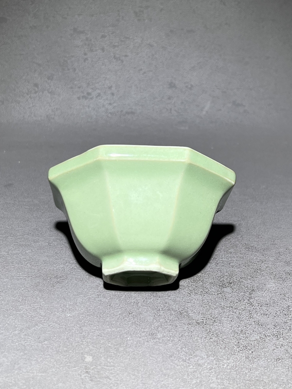 古玩陶瓷清冬青釉八方杯拍賣，當(dāng)前價格2200元