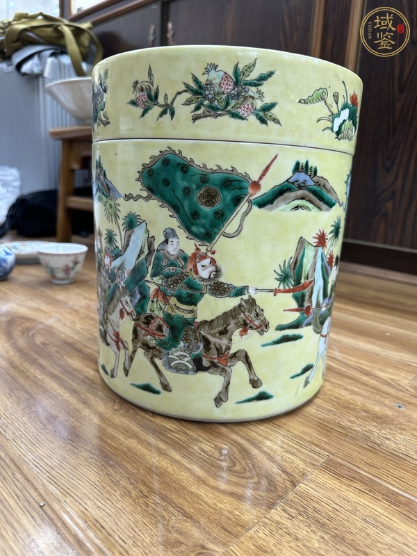 古玩陶瓷黃地五彩人物故事紋蓋缸真品鑒賞圖