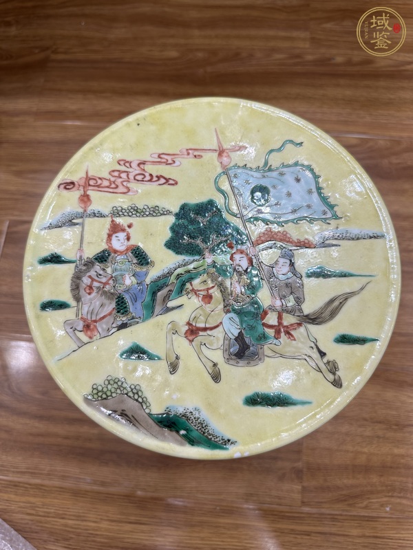 古玩陶瓷黃地五彩人物故事紋蓋缸真品鑒賞圖
