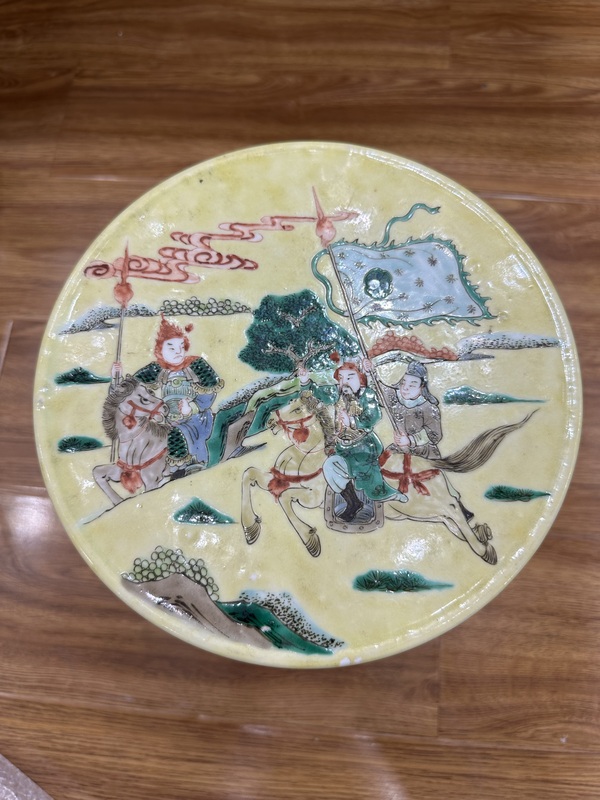 古玩陶瓷黃地五彩人物故事紋蓋缸拍賣，當前價格8000元