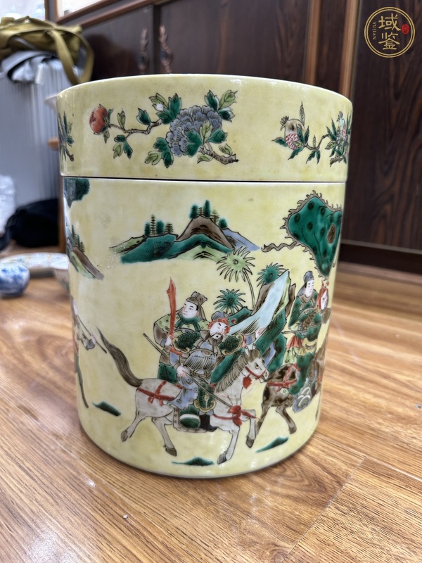 古玩陶瓷黃地五彩人物故事紋蓋缸真品鑒賞圖