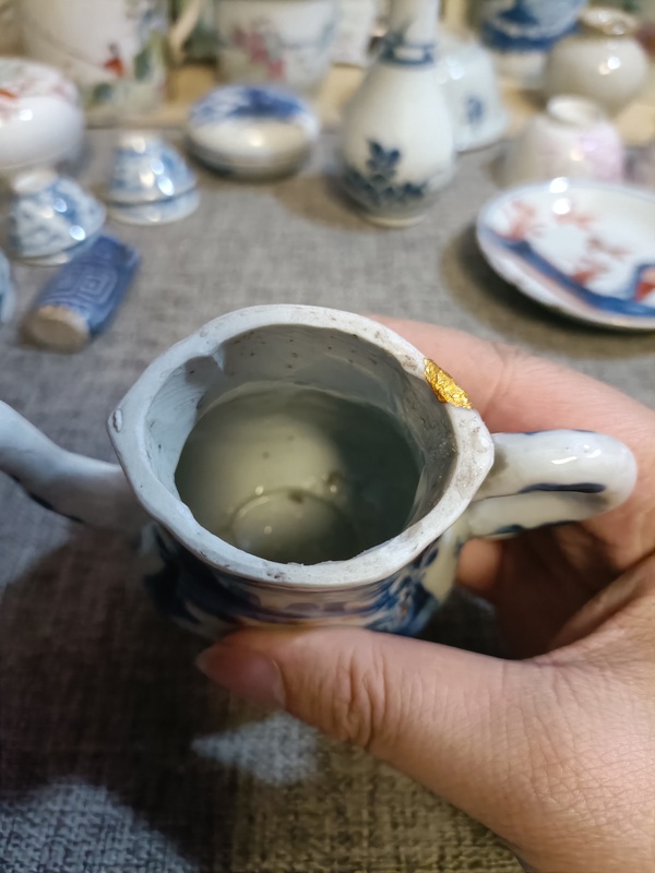 古玩陶瓷康熙青花礬紅山水人物紋茶壺拍賣,當前價格3888元
