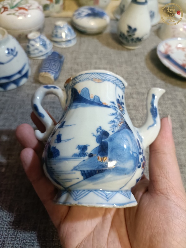 古玩陶瓷青花礬紅山水人物紋茶壺真品鑒賞圖