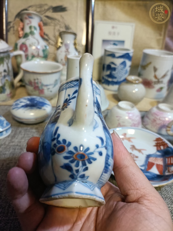 古玩陶瓷青花礬紅山水人物紋茶壺真品鑒賞圖