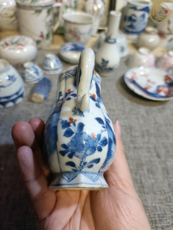 古玩陶瓷青花礬紅山水人物紋茶壺真品鑒賞圖