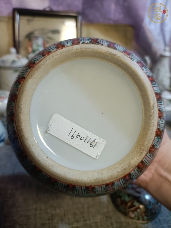 古玩陶瓷粉彩花卉紋蓋罐真品鑒賞圖