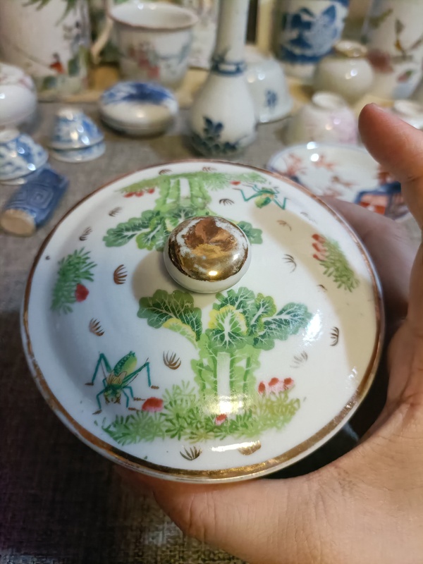 古玩陶瓷民國粉彩白菜蟈蟈圖蓋罐拍賣，當(dāng)前價格2888元