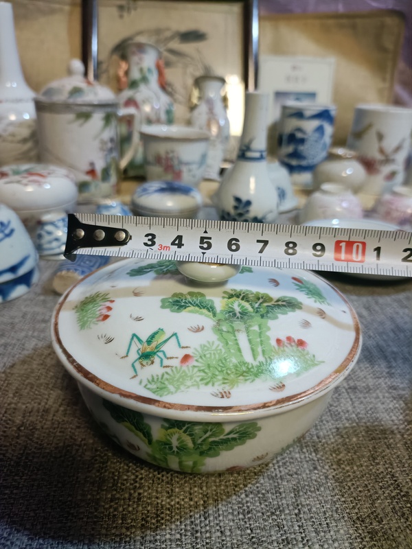 古玩陶瓷民國粉彩白菜蟈蟈圖蓋罐拍賣，當(dāng)前價格2888元