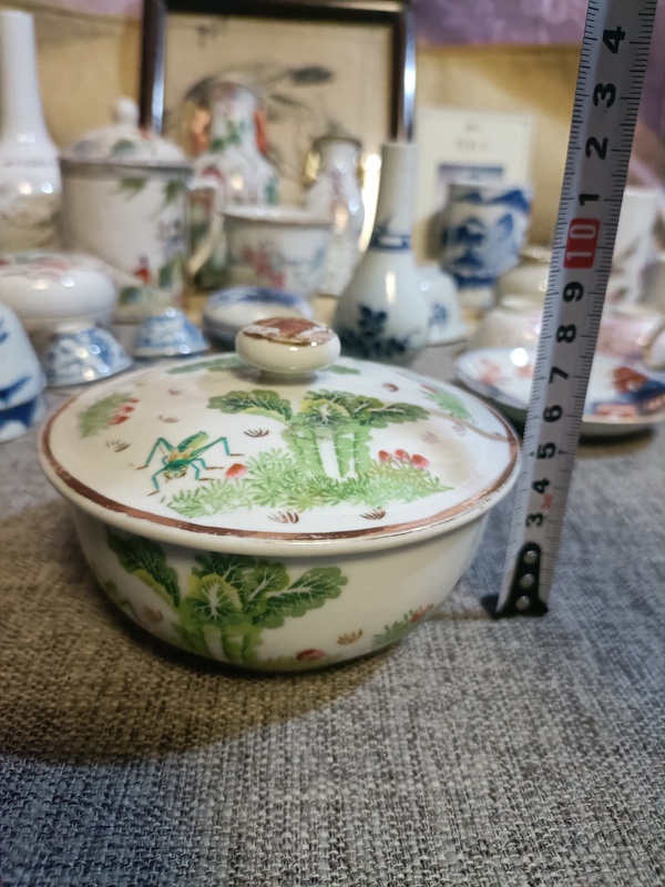古玩陶瓷民國粉彩白菜蟈蟈圖蓋罐拍賣，當(dāng)前價格2888元