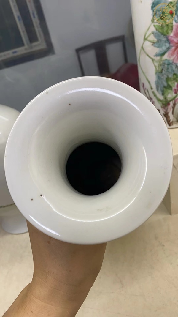 古玩陶瓷粉彩人物故事觀音瓶真品鑒賞圖
