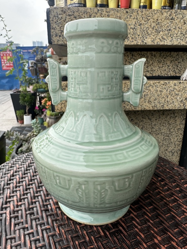 古玩陶瓷青釉瓶拍賣,當(dāng)前價(jià)格2880元