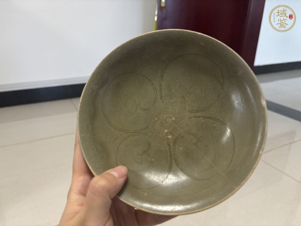 古玩陶瓷龍泉青瓷刻花盤，平臺不允許估價真品鑒賞圖