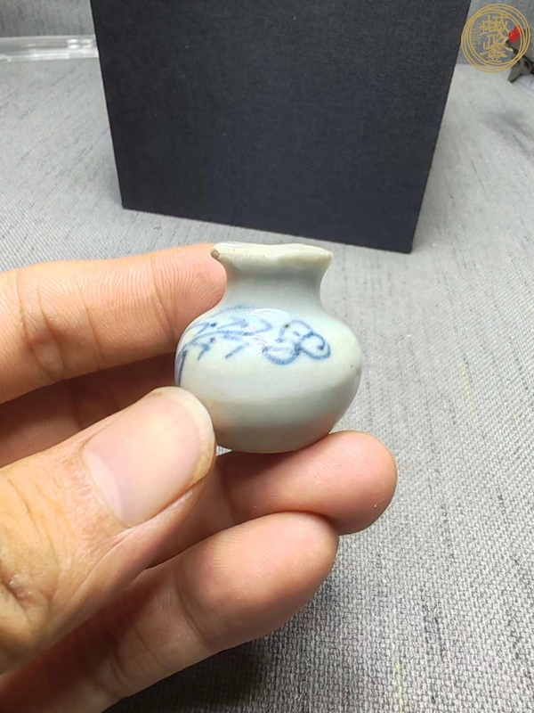 古玩陶瓷晚明青花小石榴尊真品鑒賞圖