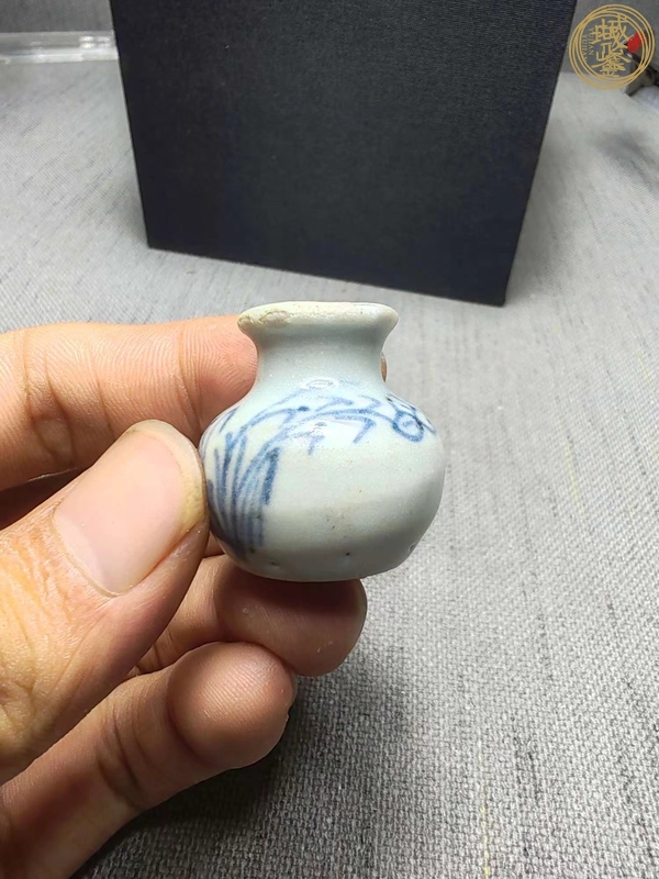 古玩陶瓷晚明青花小石榴尊真品鑒賞圖