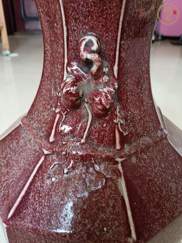 古玩陶瓷紅釉八方瓶真品鑒賞圖