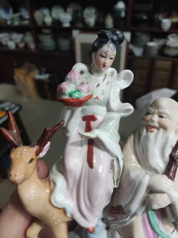 古玩陶瓷麻姑獻(xiàn)壽圖塑像拍賣，當(dāng)前價(jià)格10元