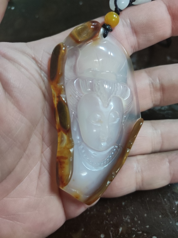 古玩玉器帶皮巧雕瑪瑙雕“觀音”掛件拍賣，當(dāng)前價(jià)格698元