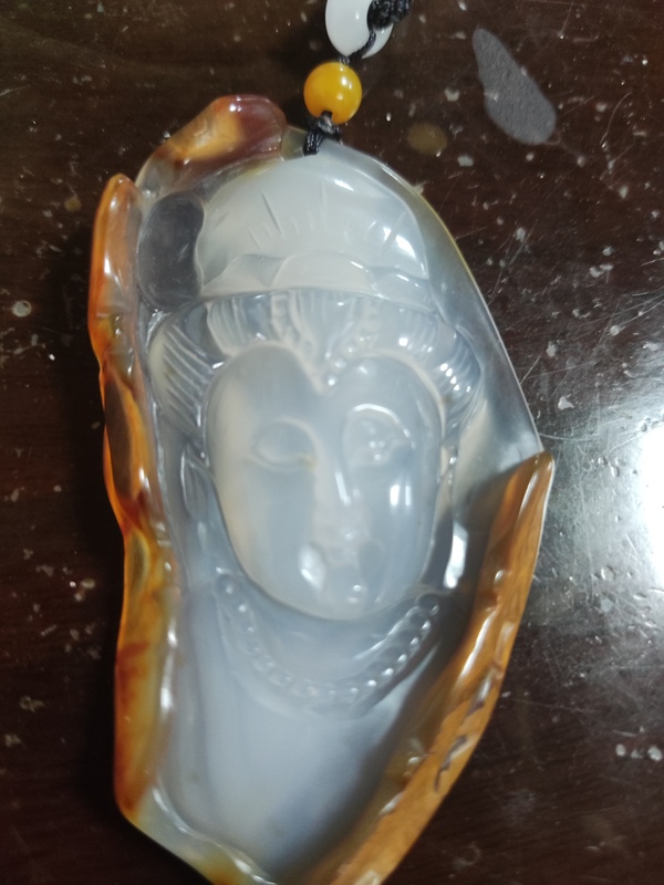 古玩玉器帶皮巧雕瑪瑙雕“觀音”掛件拍賣，當(dāng)前價(jià)格698元