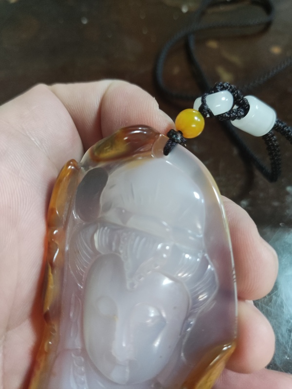 古玩玉器帶皮巧雕瑪瑙雕“觀音”掛件拍賣，當(dāng)前價(jià)格698元