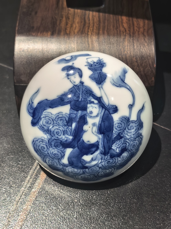古玩轉(zhuǎn)賣晚清青花八仙人物印盒拍賣，當(dāng)前價格0元