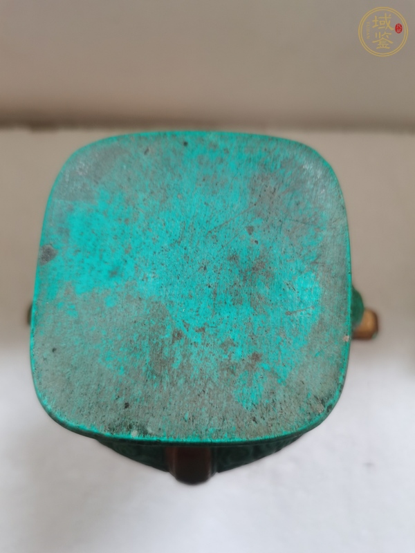 古玩雜項塑料模鑄饕餮紋四方壺真品鑒賞圖