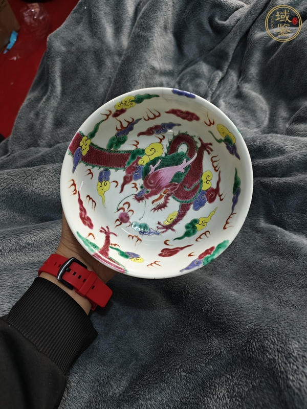古玩陶瓷粉彩過(guò)墻龍紋碗真品鑒賞圖