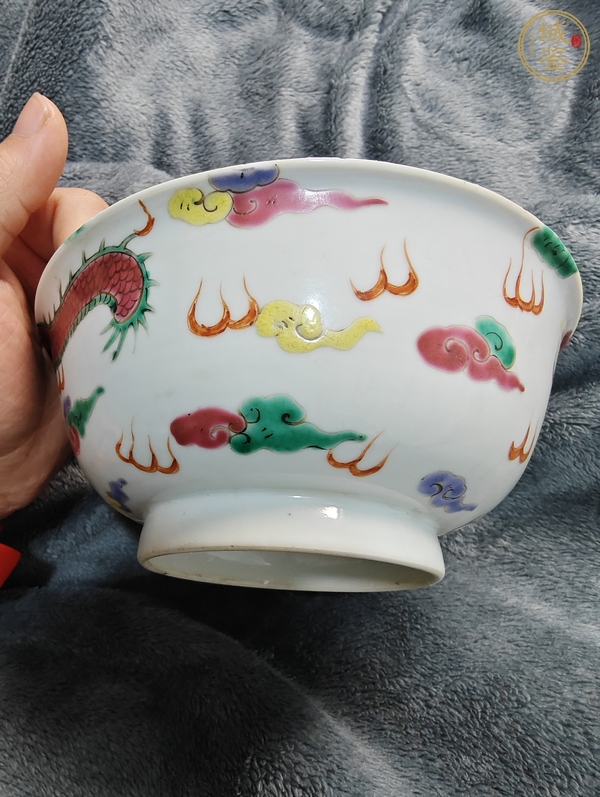 古玩陶瓷粉彩過(guò)墻龍紋碗真品鑒賞圖