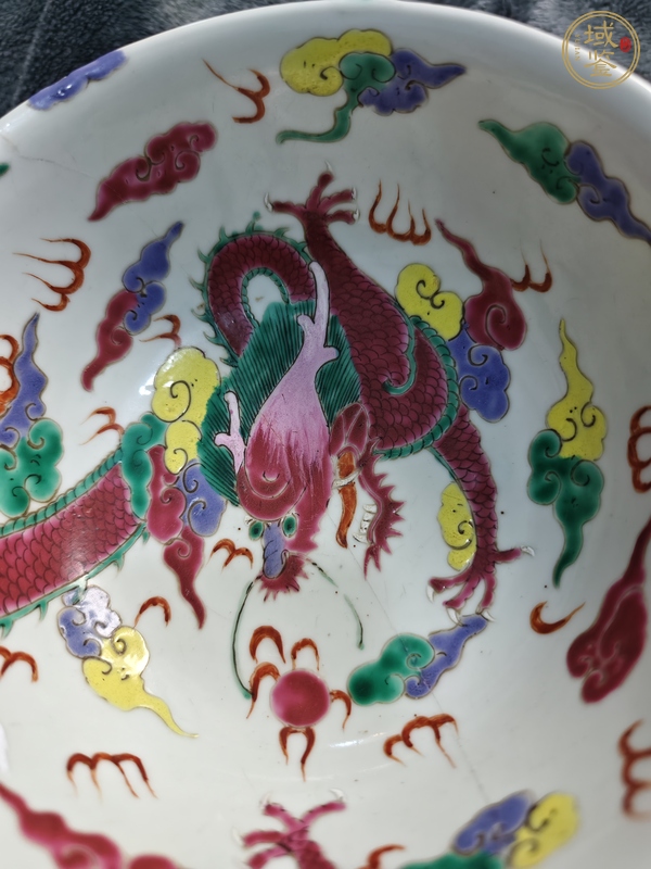古玩陶瓷粉彩過(guò)墻龍紋碗真品鑒賞圖