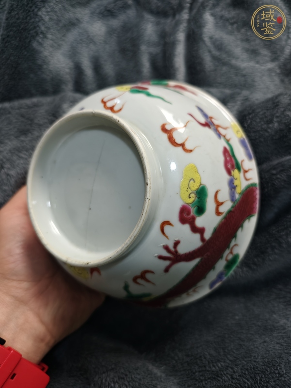 古玩陶瓷粉彩過(guò)墻龍紋碗真品鑒賞圖