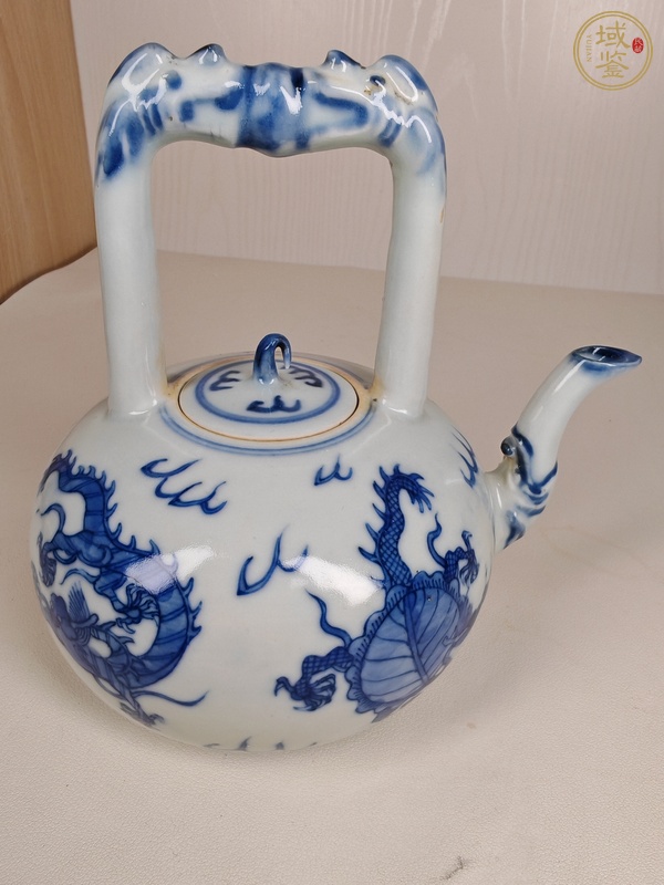 古玩陶瓷晚清青花提梁壺真品鑒賞圖