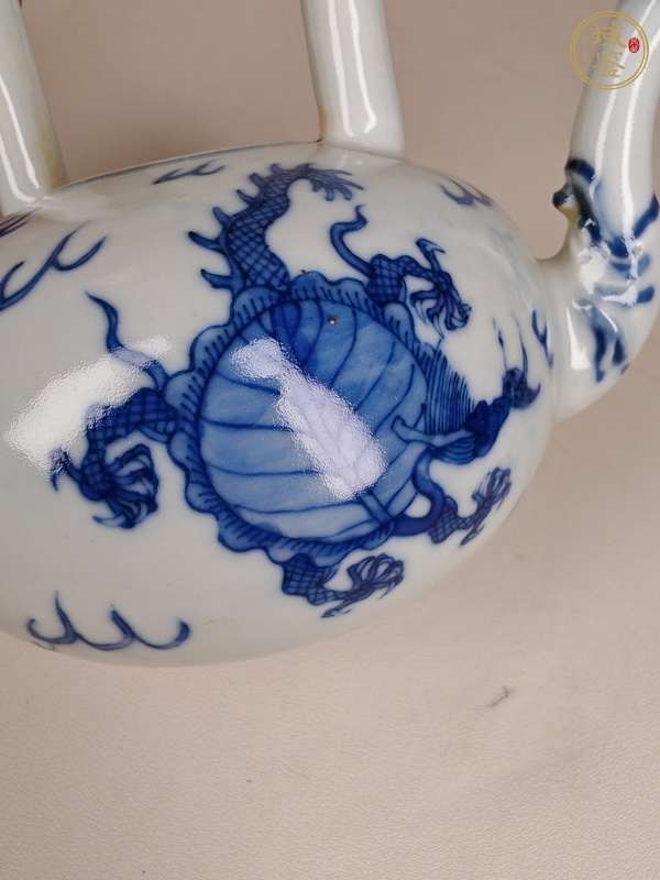 古玩陶瓷晚清青花提梁壺真品鑒賞圖