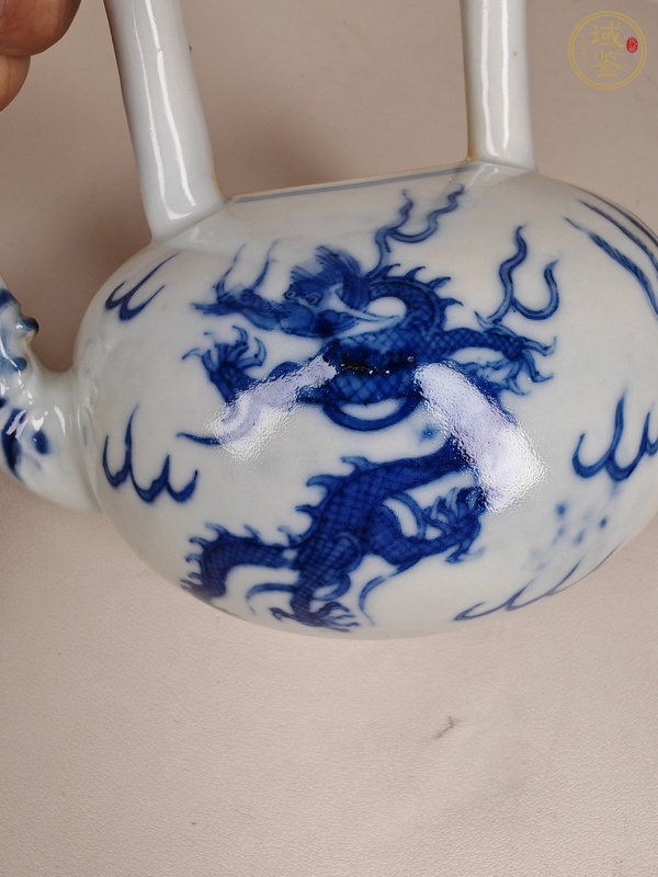 古玩陶瓷晚清青花提梁壺真品鑒賞圖