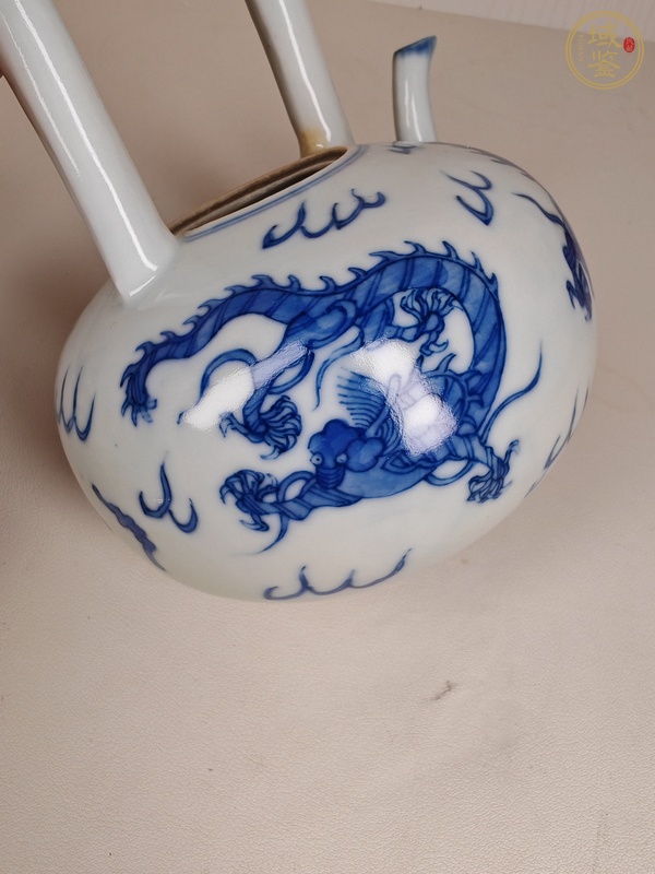 古玩陶瓷晚清青花提梁壺真品鑒賞圖