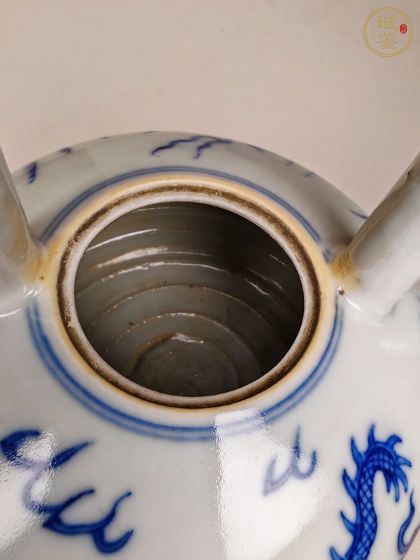 古玩陶瓷晚清青花提梁壺真品鑒賞圖